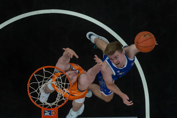 瓦的决定性 瓦的决定性